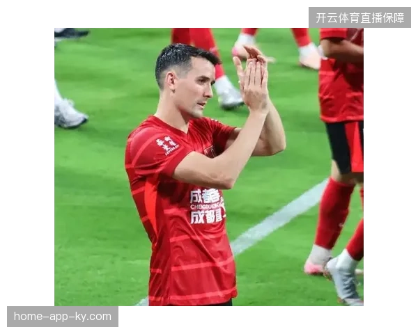 国足持续考察新归化人选，奥斯卡与周定洋有望实质性补强锋线与中场硬度